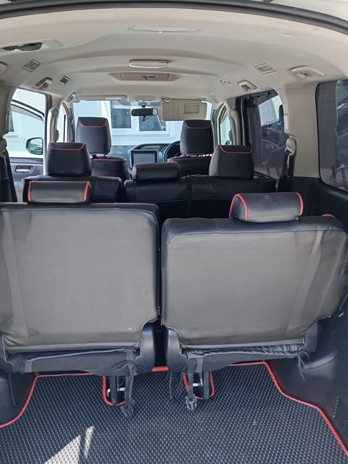 Прокат авто Toyota Voxy 2.0, 2015