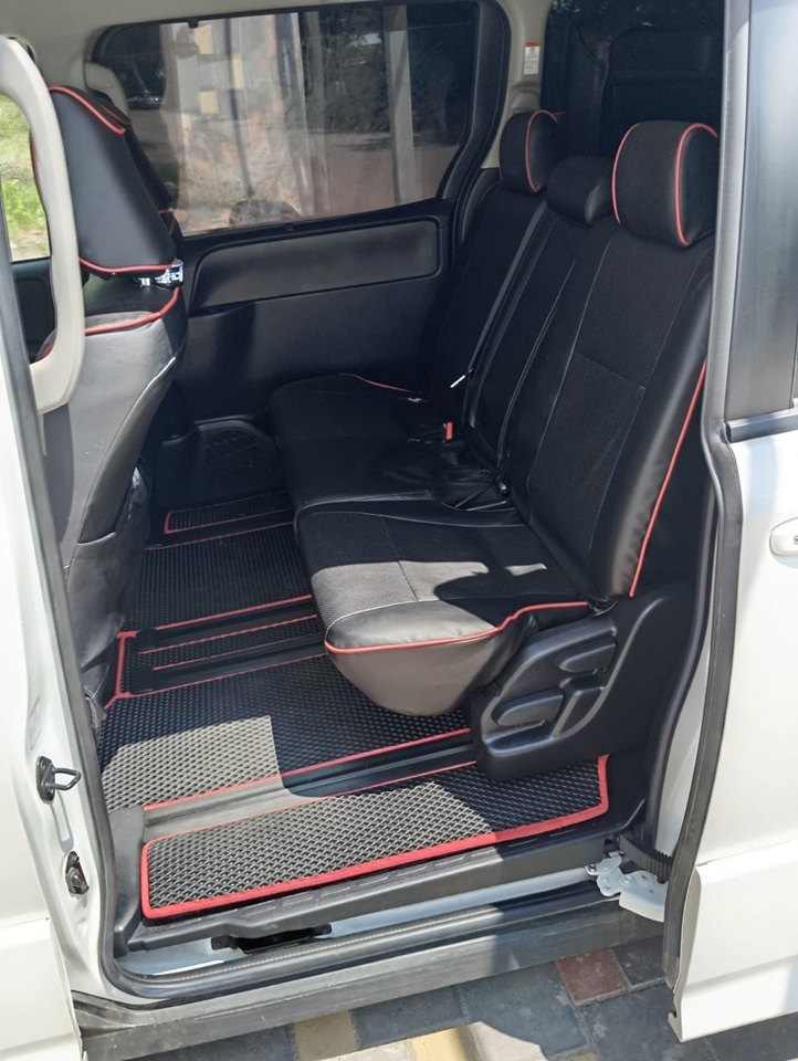 Прокат авто Toyota Voxy 2.0, 2015